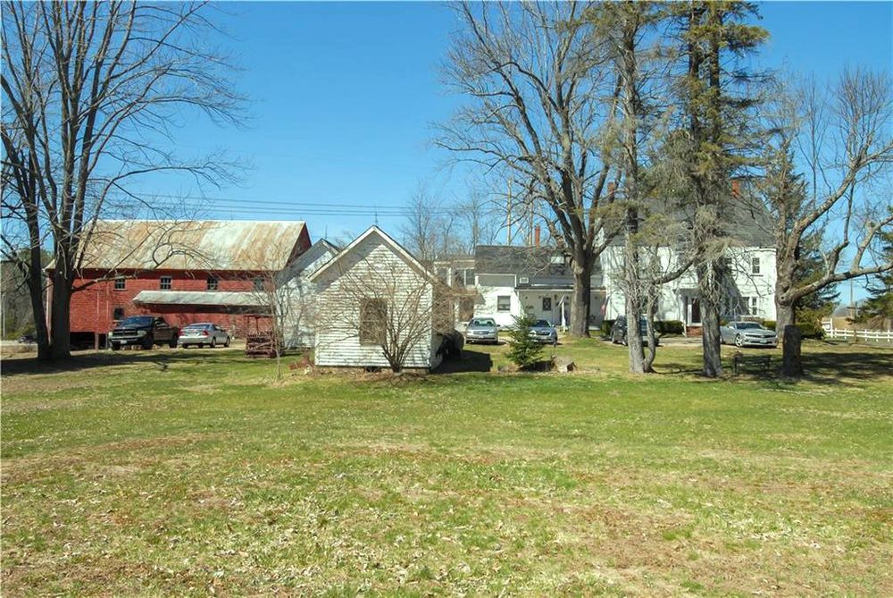 Farmstead B&B: 999 Goodwin Rd, Eliot, ME 03903